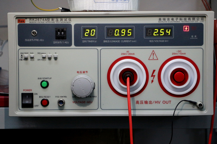 进行电感量测试的环型变压器