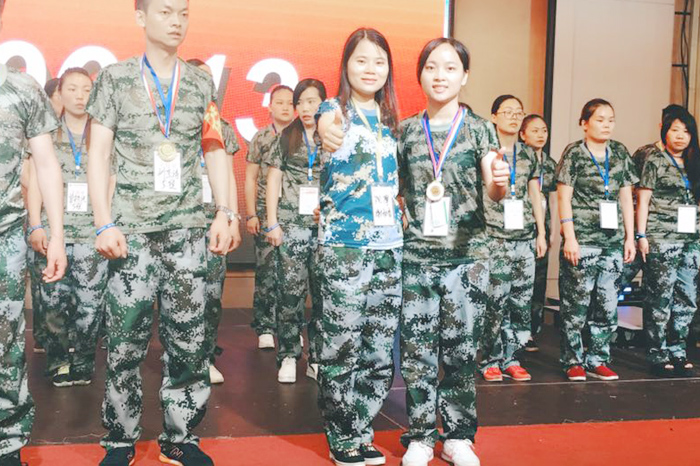 圣元伙伴得奖后合影留念