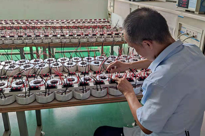 圣元环形变压器老化检测中